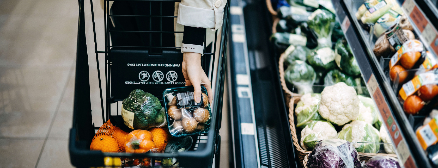 Persona que compra alimentos