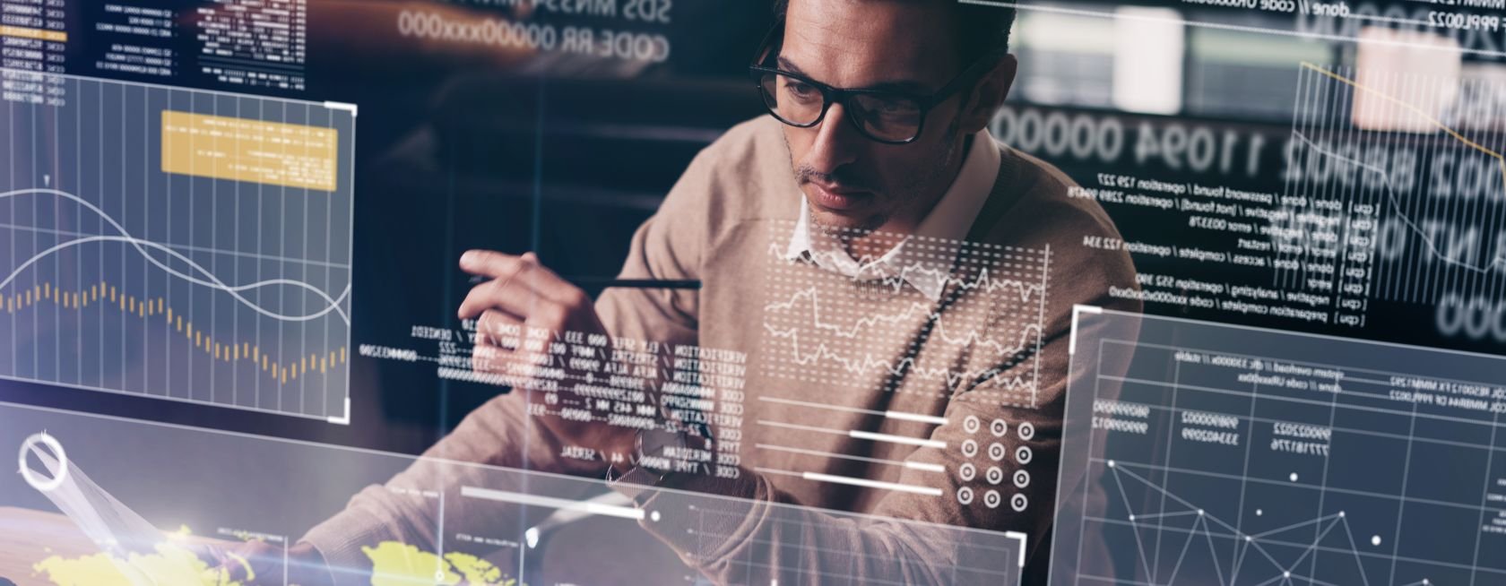 Empresario trabajando con Inteligencia Artificial